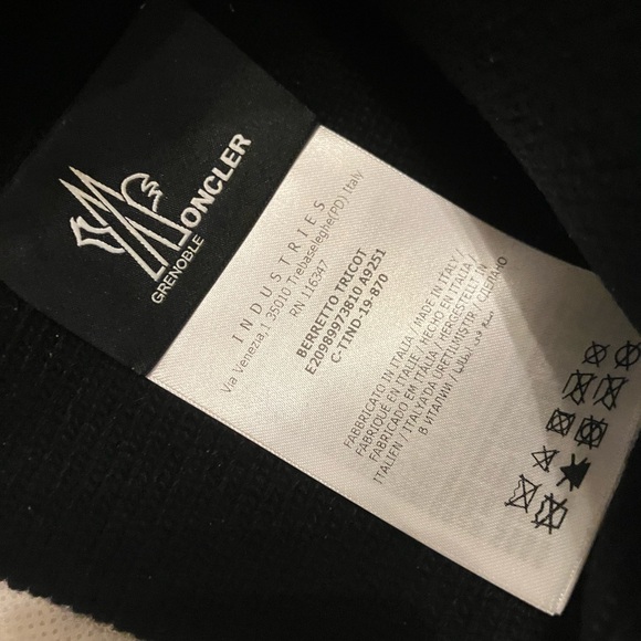 BEAUTIFUL RARE OVERSIZED MONCLER GRENOBLE BEANIE - Picture 4 of 10